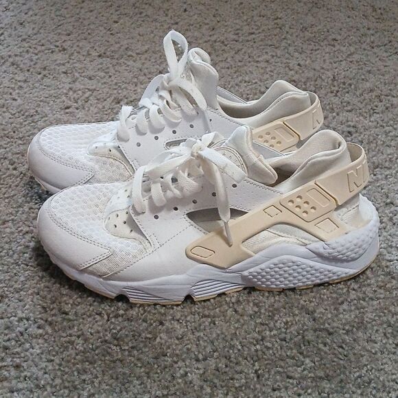 Nike Air Huarache All white Mens Sz 8 EUC - Picture 1 of 7